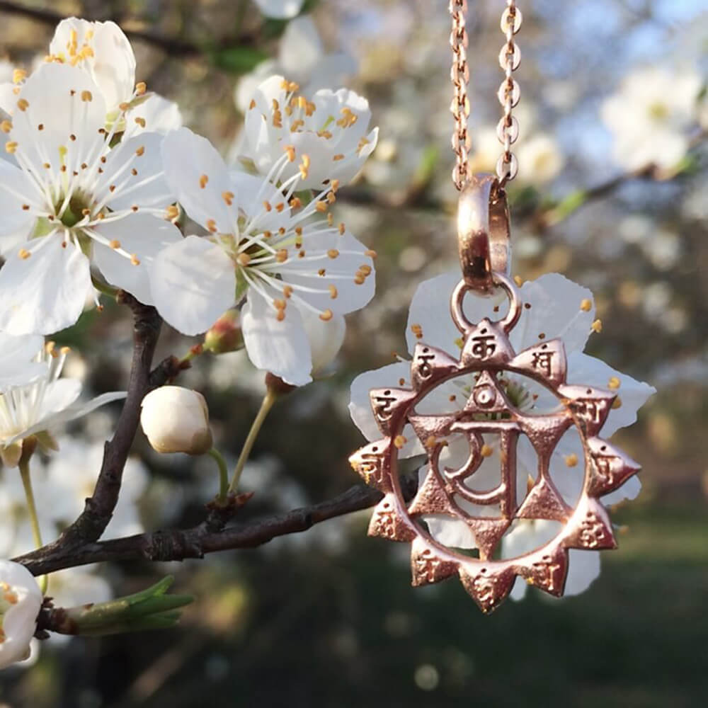 Anahata Chakra Anhänger rosévergoldet