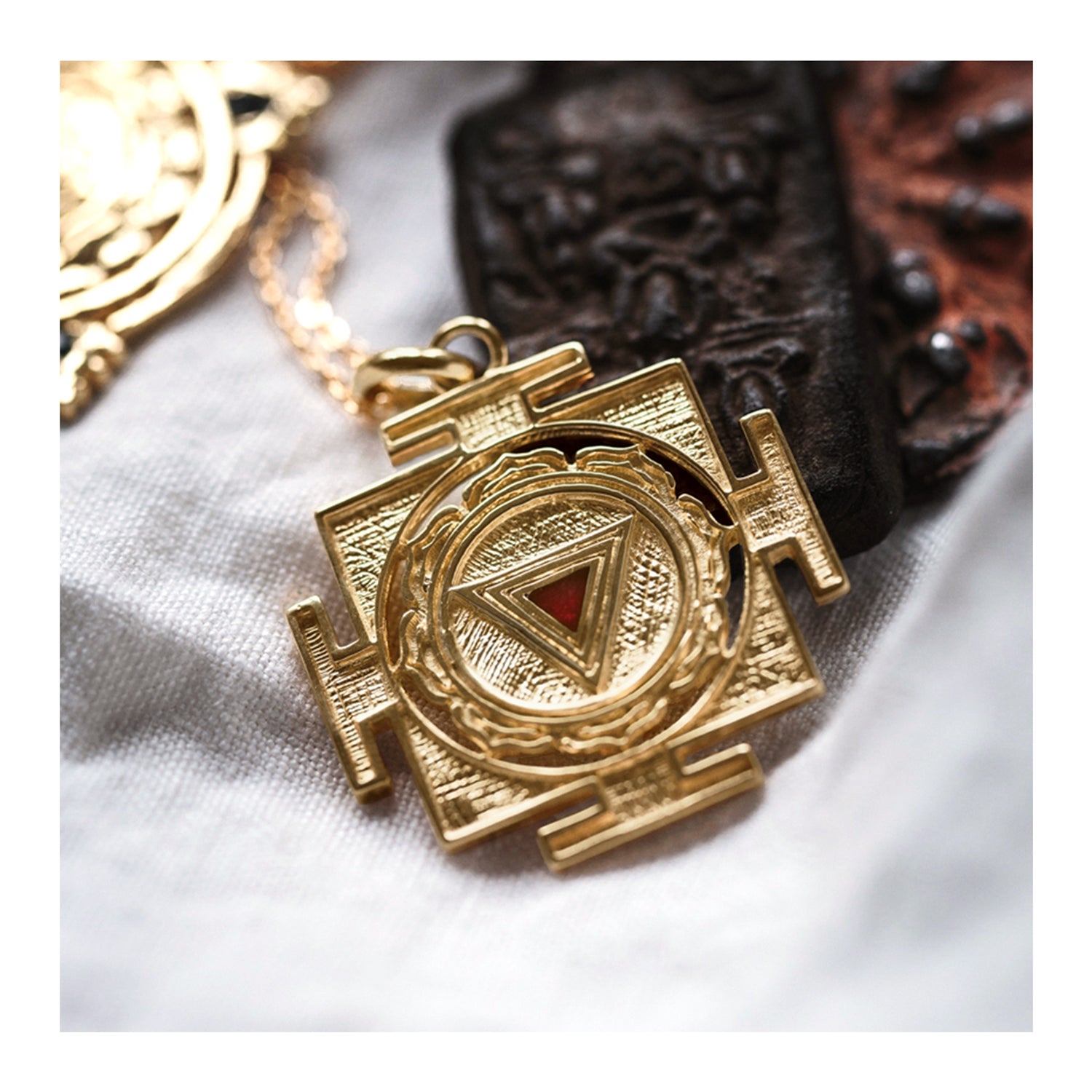 Spiritueller Schmuck: Vergoldeter Kaliyantra Anhänger