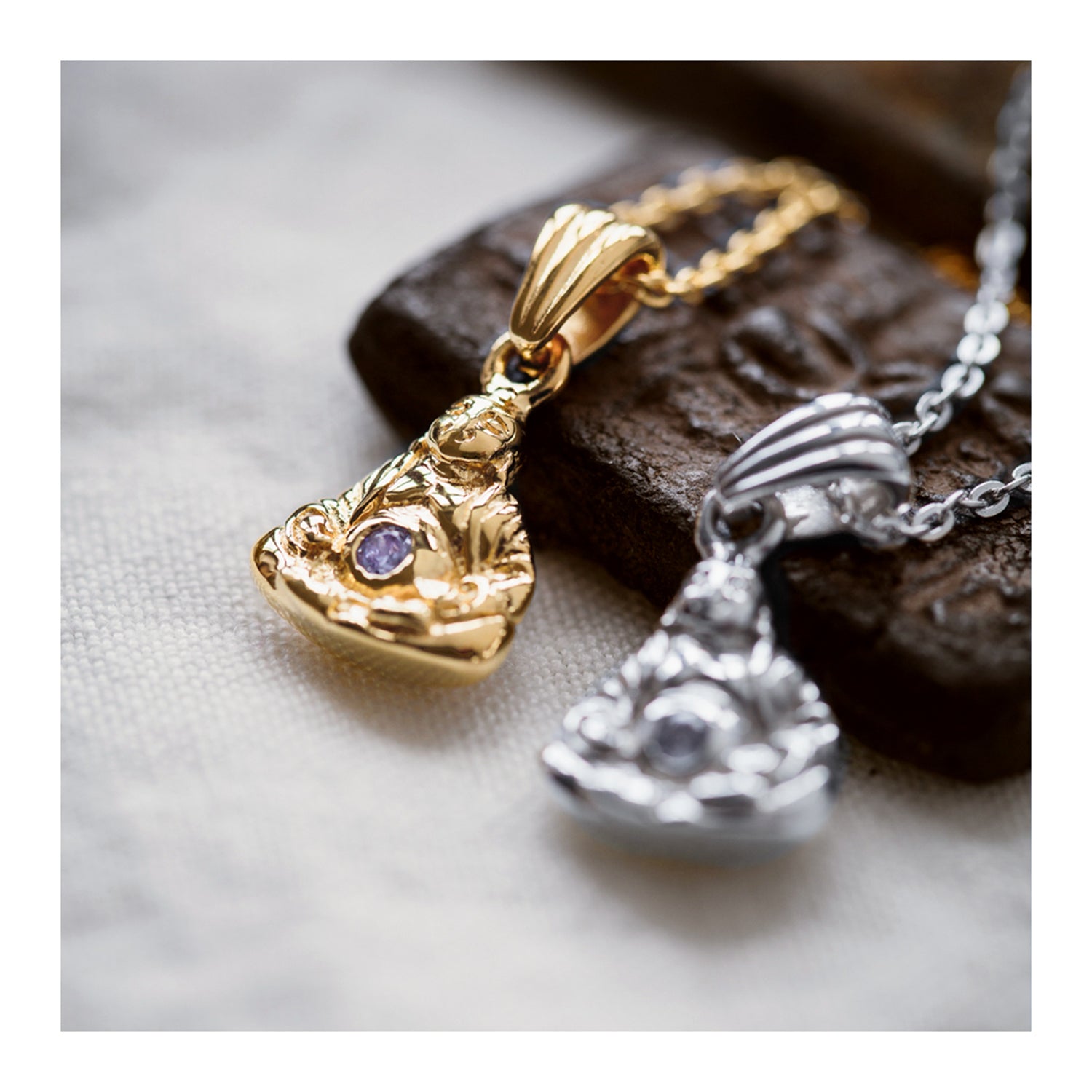 Spiritueller Schmuck: Anhänger, Armbänder und Ohrringe mit magischen Symbolen