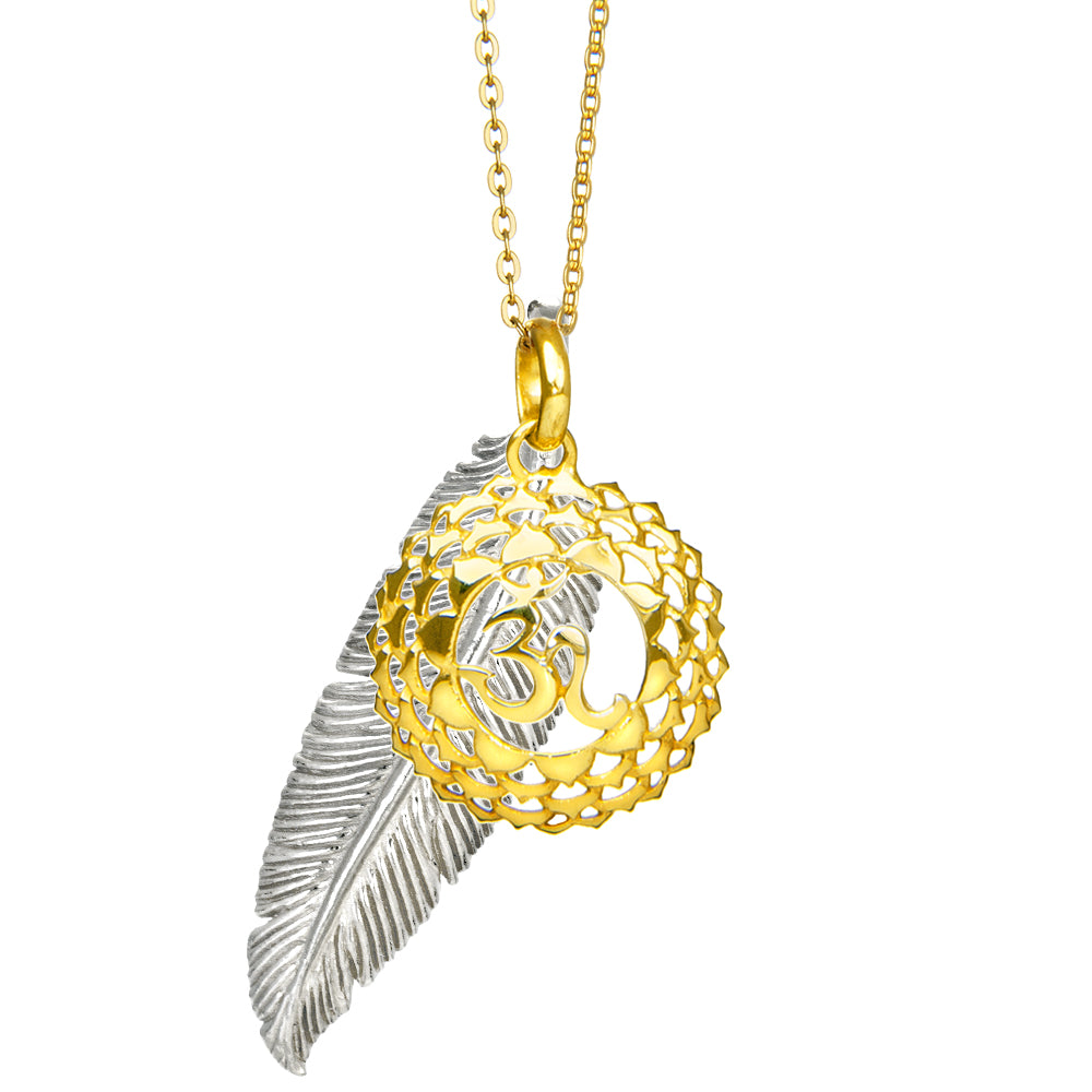 Halskette bicolor "Leichtigkeit &amp; Weite" zusammengestellt aus einem vergoldeten Kronenchakraanhänger, einem silbernen Federanhänger und einer feinen Ankerkette